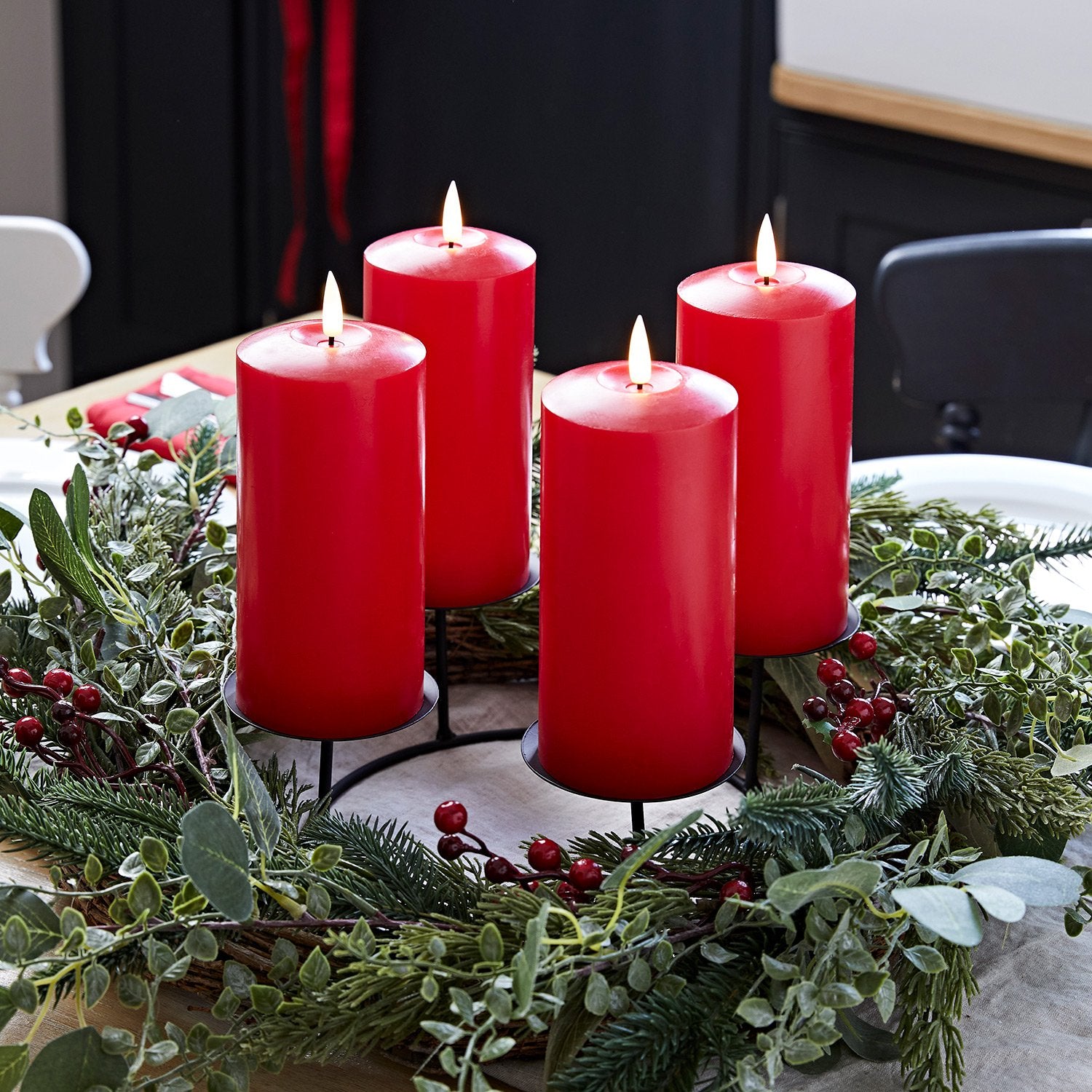 45cm Adventskranz und Beeren – rote inkl. und Kerzenhalter Tannenzweige