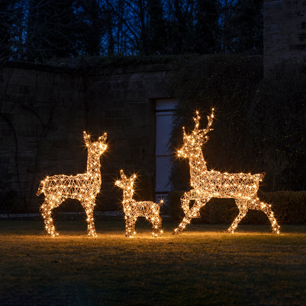 Studley Rattan LED Rentier Mutter Weihnachtsfigur außen